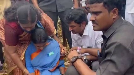 Ys Sharmila కి ఆరోగ్యం కంటే రైతులే ముఖ్యమా..సొమ్మసిల్లిన అధినేత్రి.. Jagan ఆరా? | Telugu OneIndia