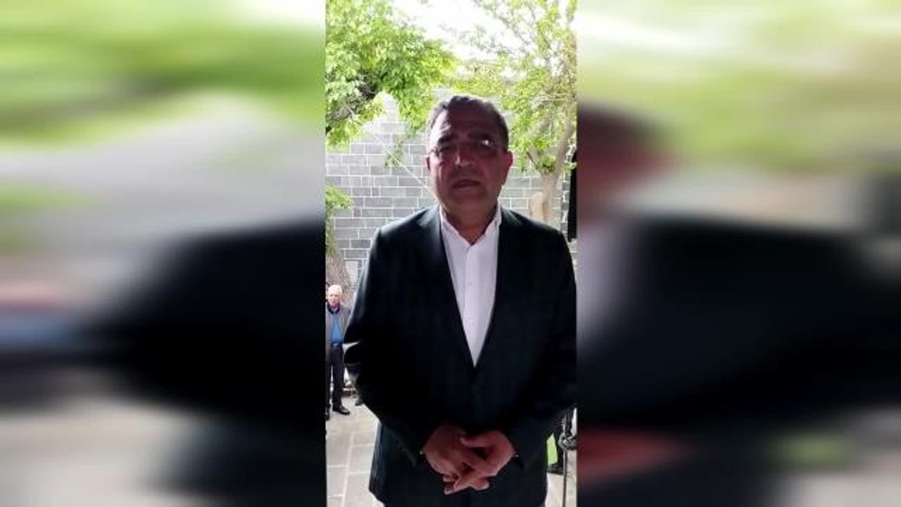 CHP Diyarbakır Milletvekili Adayı Sezgin Tanrıkulu, Meryem Ana Kilisesi'nin Restorasyonunu İnceledi