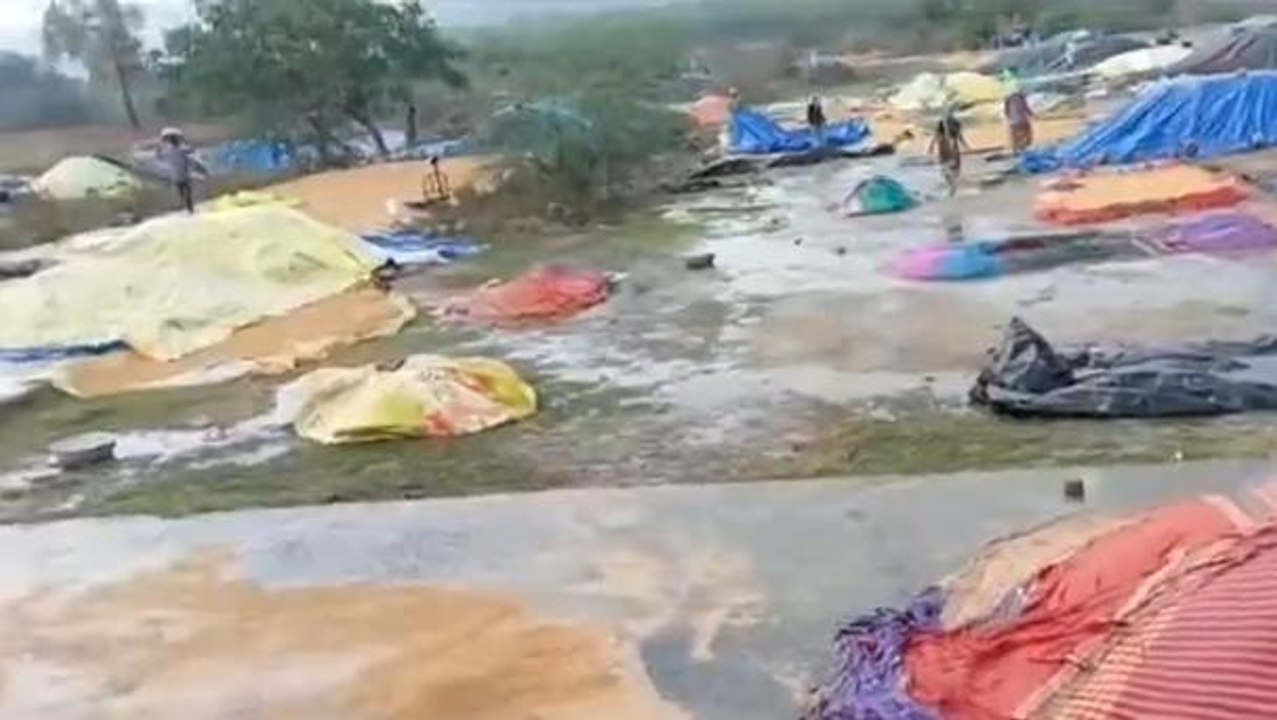 సిరిసిల్ల‌: జిల్లాలో భారీ వర్షం.. తడిసిన ధాన్యం.. రైతుల కంటతడి