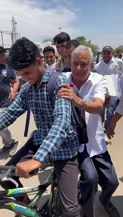 सांसद किरोड़ीलाल मीना ने की साइकिल की सवारी