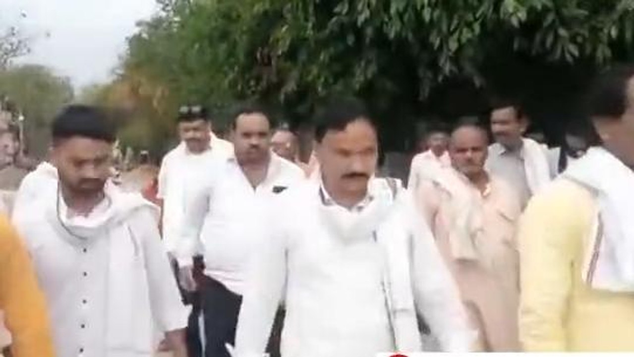 मैनपुरी: निर्दलीय प्रत्याशी के समर्थन में पूर्व मंत्री ने किया जनसंपर्क, देखें वीडियो