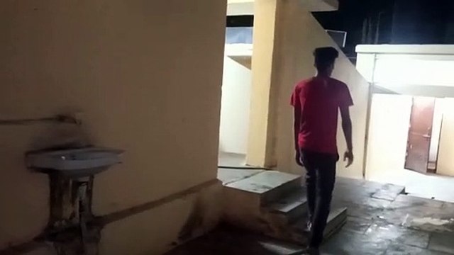 खजुराहो मंदिरों के पास स्थित सुलभ शौचालय गंदगी से पटे