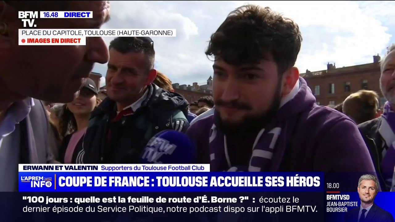 Toulouse: les supporters du TFC attendent leurs héros sur la place du Capitole