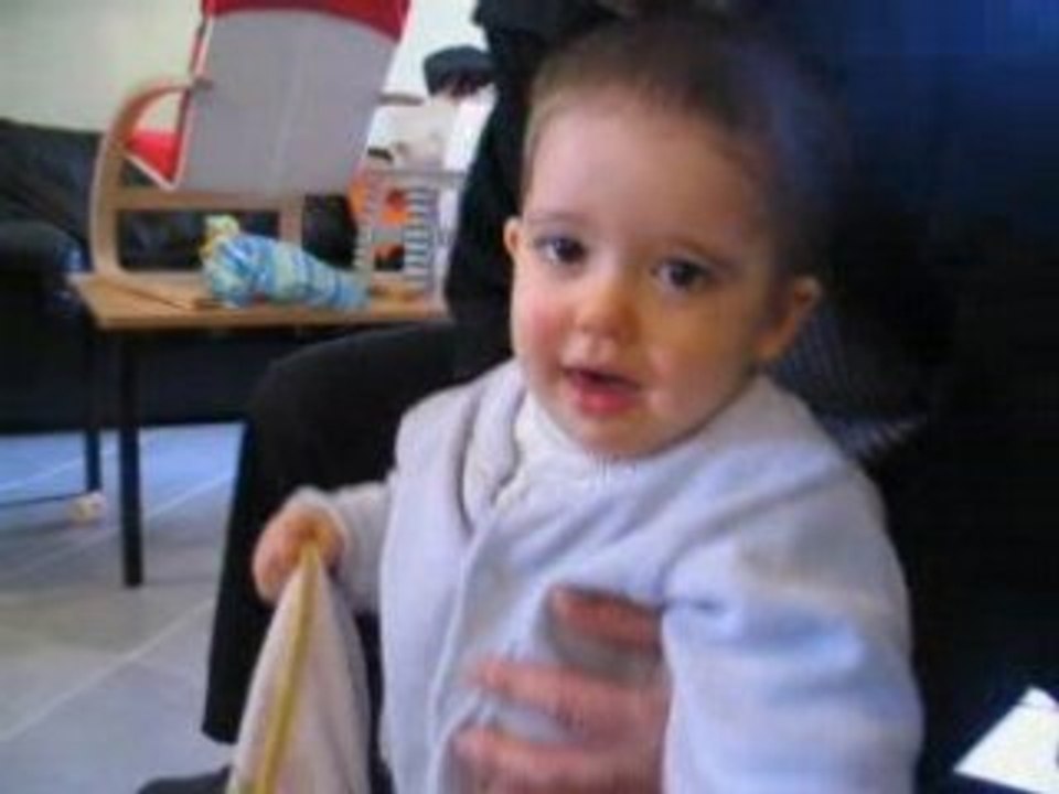 Milan marche (applaudissements et gamelle)