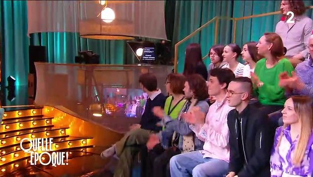 Chrisophe Dechavanne se fait recadrer par Léa Salamé après avoir embrassé une spectatriceFrance 2 / Quelle époque !