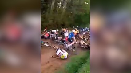 « C’était l’anarchie » : chute monstre et étape annulée au Tour de Bretagne à cause d’un champ mal labouré