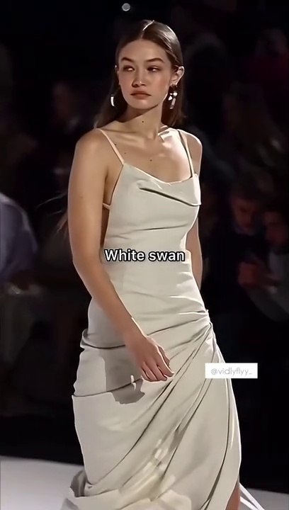 Hadid sisters as white swan and black swan✨"