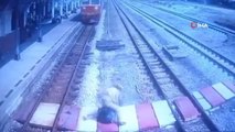 Yaşlı kadın trenin altında kalmaktan son anda kurtuldu