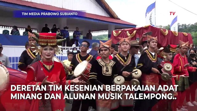 Pakai Topi Koboi, Prabowo Subianto Nonton Ajang Pacu Kuda di Tanah Datar