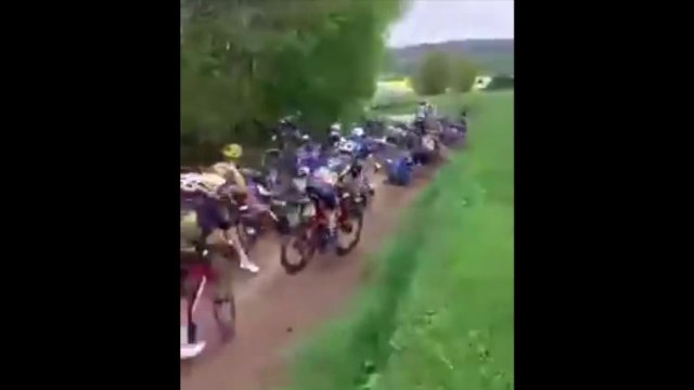 Tour de Bretagne 2023 - La 6e étape du Tour de Bretagne annulée après une grosse chute dans un bain de boue de 20 mètres