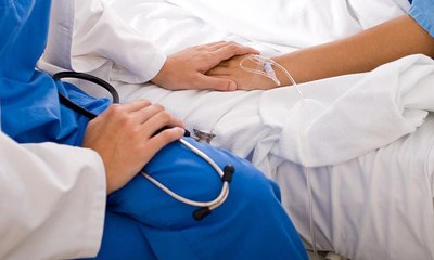 رسالة شاب سعودي من فراش المرض "لا تكتموا حزنكم لأنه يؤثر على الصحة"