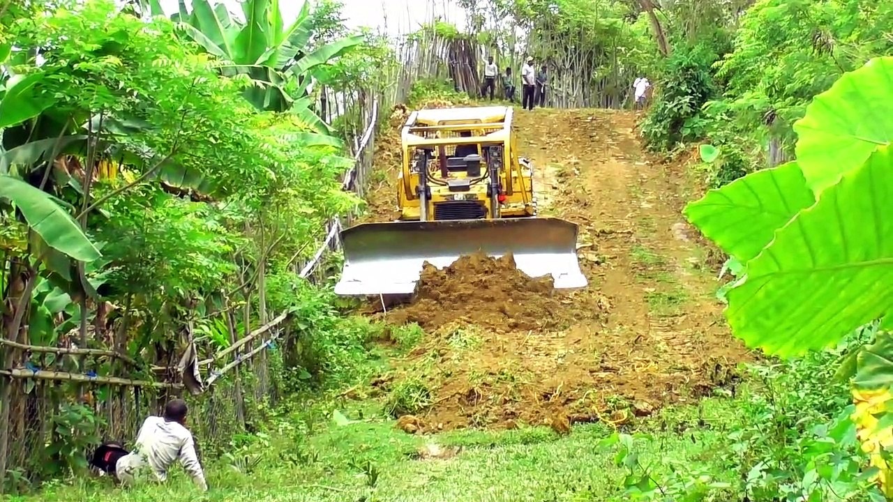 D6R XL Bulldozer Operator Expertise Servicing the Road Very Neatly