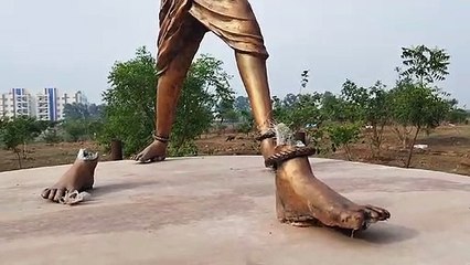 लव कुश वाटिका में तोड़फोड़, प्रतिमा को किया क्षतिग्रस्त