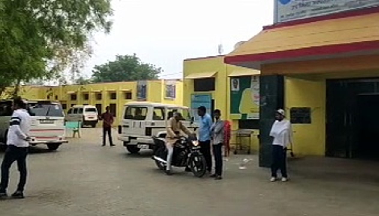 Ten friends were riding in two cars, both cars overturned, four died