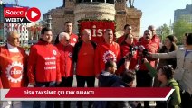 DİSK yasaklı Taksim’e çelenk bıraktı