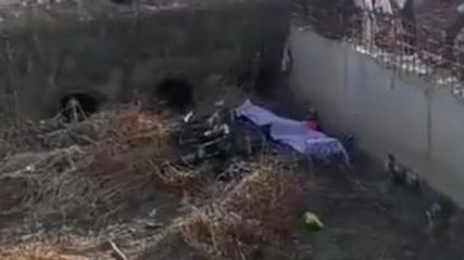 अनियंत्रित होकर पुल से नीचे गिरी बाइक, लाशों की हालत देख सहमे लोग