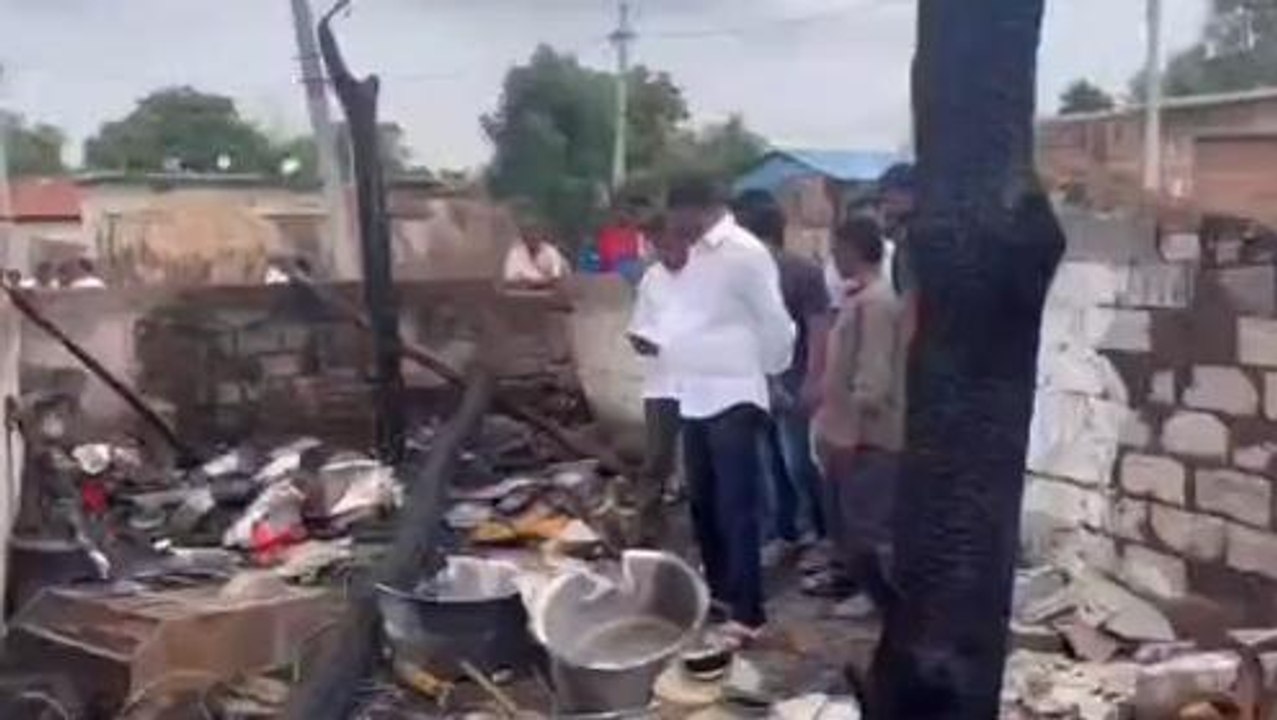 దుబ్బాక: విషాదం.. రెండు నివాస గుడిసెలు దగ్ధం.. లక్షల్లో ఆస్తి నష్టం