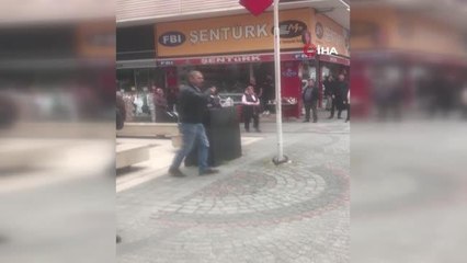 Şehit anıtına kurulan seçim standı nedeniyle tartışma çıktı