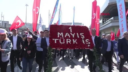 TÜRK-İŞ VE SİME-SEN TAKSİM MEYDANI'NA ÇELENK BIRAKTI