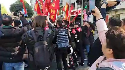 Beşiktaş'ta Taksime çıkmayan isteyen iki gruba polis müdahale etti: 35 kişi gözaltına alındı
