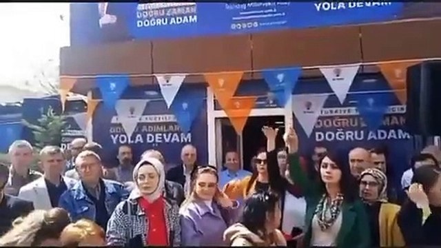 AKP'nin açılışında şarkılar karıştı: Yolun açık olsun Ahmet Davutoğlu
