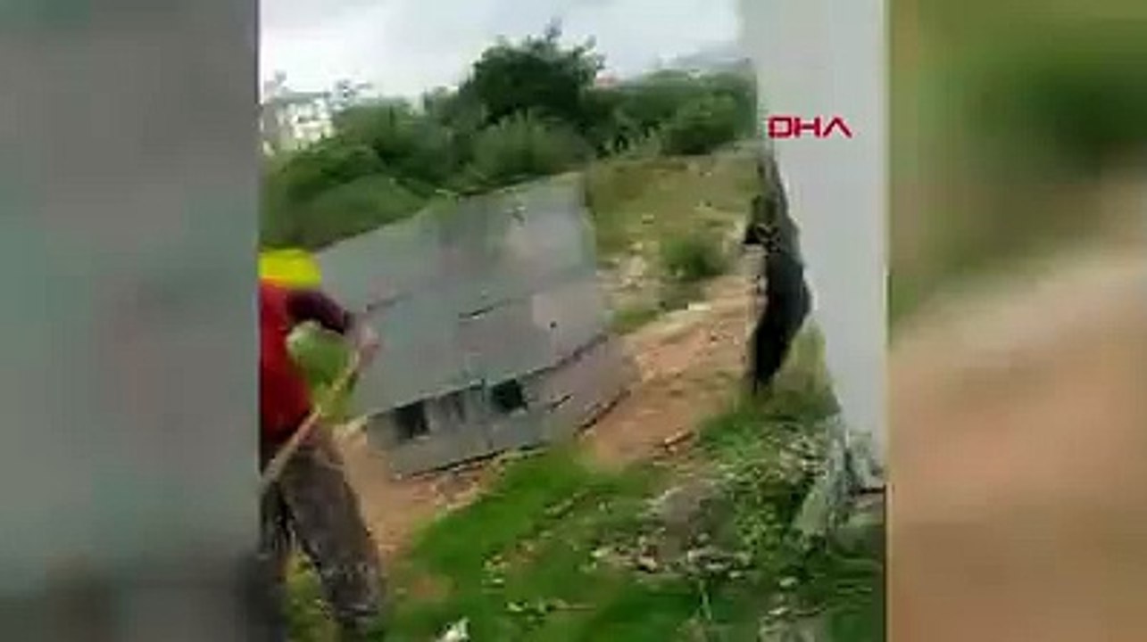 Bir ev sahibi şiddeti daha! Elinde kazmayla duvarı yıkıp, asma kilit taktı
