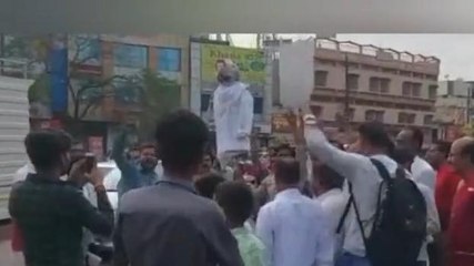 नर्मदापुरम: कलचुरी समाज ने कथावाचक धीरेंद्र शास्त्री का किया विरोध, जलाया पुतला