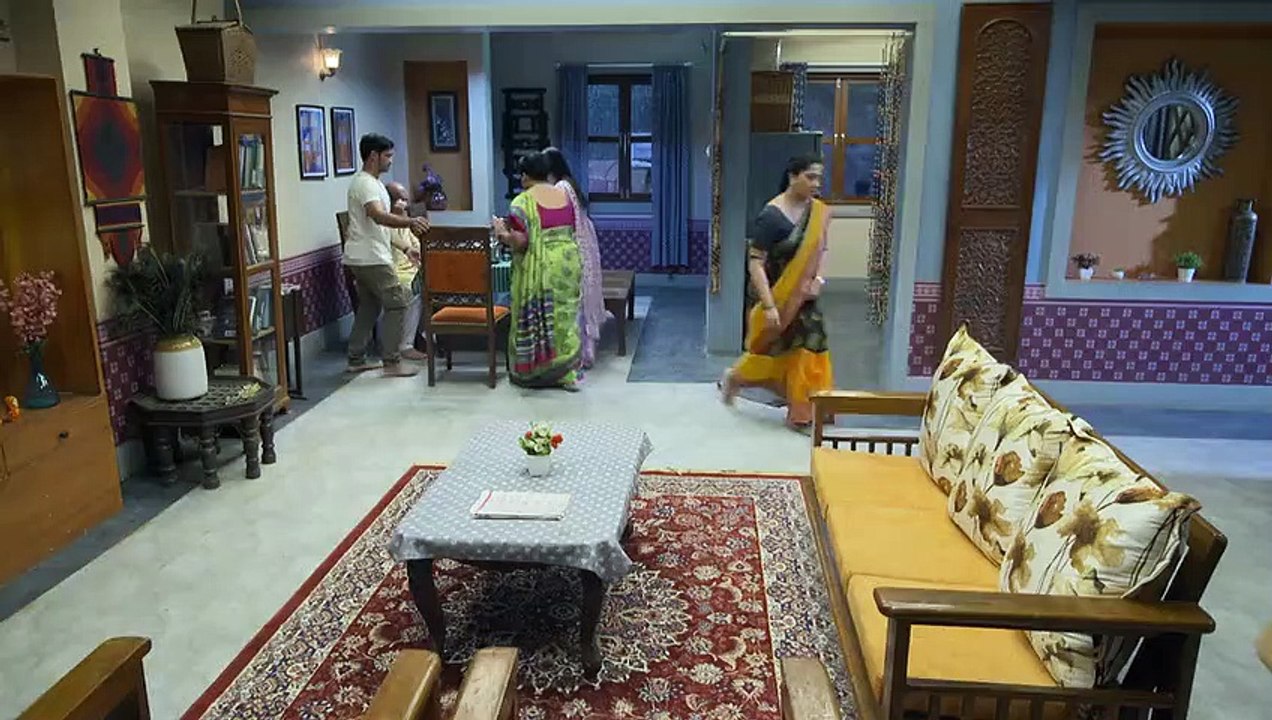 S1 E983 - 30 Apr | अनिरुद्ध प्रमोदला प्रश्न विचारतो | Anirudh Questions Pramod | Aai Kuthe Kaay Karte