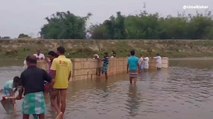 पूर्णिया: संवेदक की मनमानी देख ग्रामीणों ने चंदा इकट्ठा कर नदी का रुख मोड़ा