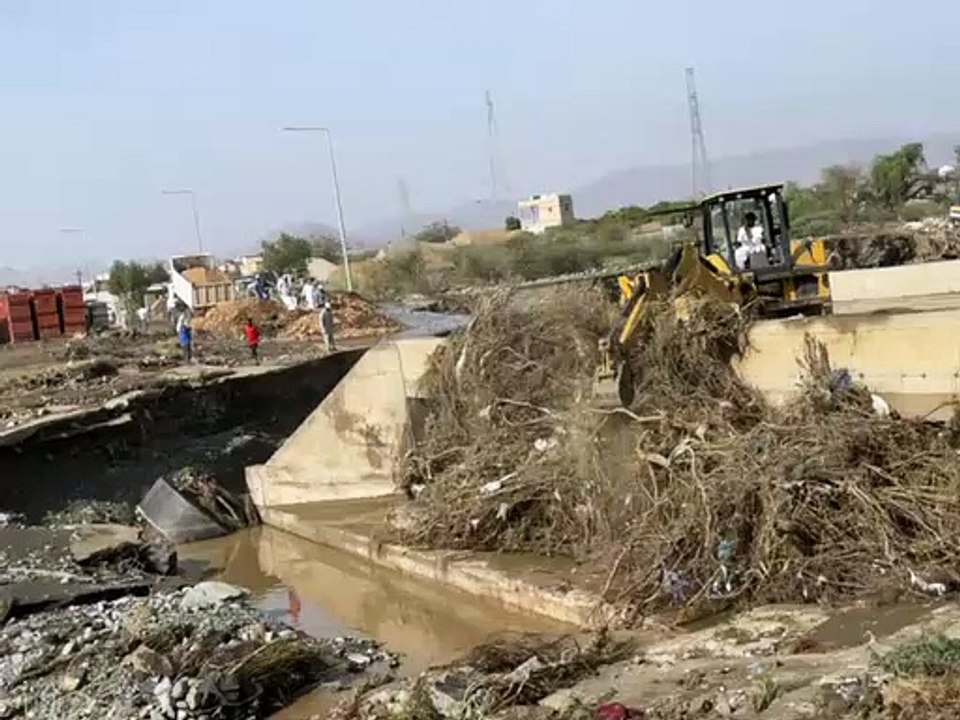 من المتسبّب في "كارثة سيول محايل"؟ تفاصيل يكشفها رئيس البلدية لـ"سبق"