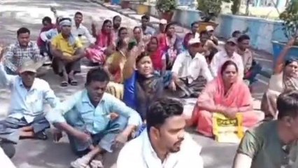 सिंगरौली: रोजगार दिलाने की मांग को लेकर एनटीपीसी के खिलाफ मजदूरों ने किया प्रदर्शन