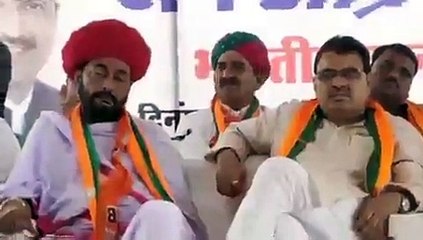 Video: जन आक्रोश में मंच पर झपकी लेते नजर आए भाजपा विधायक व पूर्व मंत्री