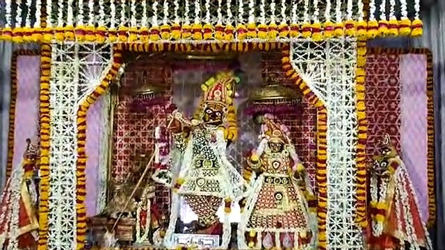 मोहिनी एकादशी पर सजी विशेष झांकी, ठाकुरजी ने किया जलविहार