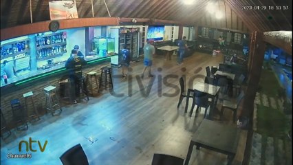 Hombres armados y encapuchados secuestraron a su hijo