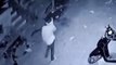 अलीगढ़: पत्रकार के घर नकाबपोश चोर ने बोला धावा, सीसीटीवी में कैद हुई घटना