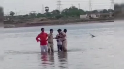 మంచిర్యాల: వ్యక్తి ఆత్మహత్యాయత్నం.. ప్రాణాలకు తెగించిన పోలీసులు