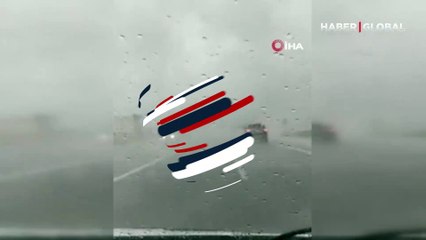 Cep telefonlarıyla kayda alınan ceviz büyüklüğündeki dolu yağışı görenleri şaşırttı