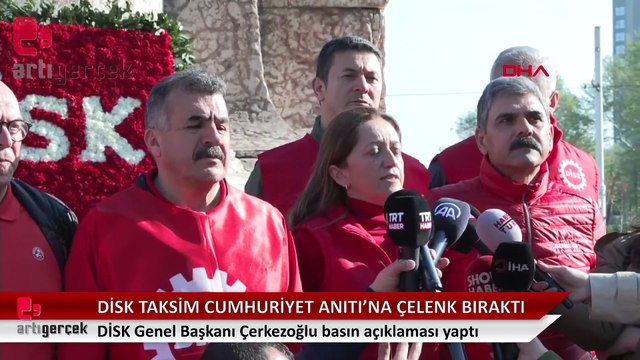 DİSK Taksim Cumhuriyet Anıtı'na çelenk bıraktı