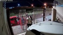Câmera flagra condutor de Gol tentando atropelar pessoas na calçada