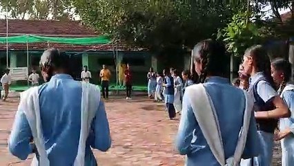 सीएम राइज स्कूल में जारी समर कैंप में बच्चे ले रहे प्रशिक्षण