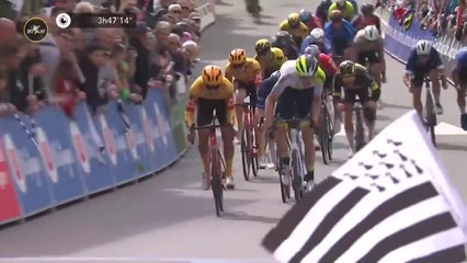 Tour de Bretagne 2023 - Roel Van Sintmaartensdijk (Circus-ReUz-Technord) remporte au sprint la 7e et dernier étape, Simon Pellaud  (TUDOR Pro Cycling Team) gagne le général !