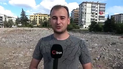 Yıkılan evinin enkazında kalan milyonluk altınları böyle kurtardı