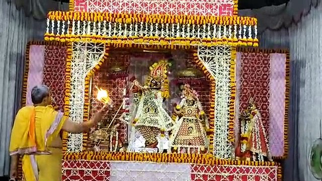 मोहिनी एकादशी—ठाकुर जी के दर्शन, दान पुण्य कर हुई दिन की शुरूआत