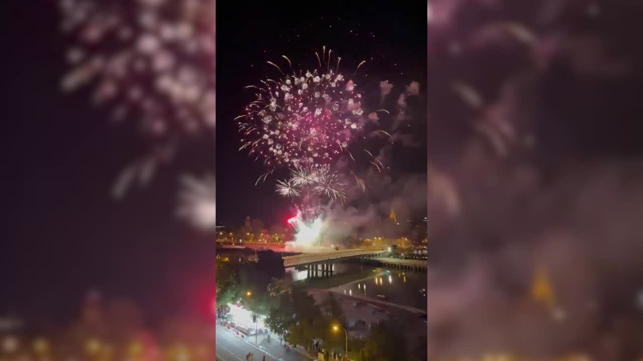 Así fue la traca final de los fuegos artificiales de la Feria de Sevilla de 2023