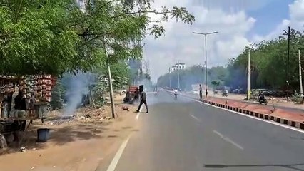 गैस सिलेण्डरों से भरी लोडिंग टैक्सी में आग से हड़कम्प