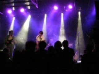 Sterligns lips (live kids are alright)