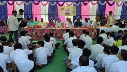 देखें वीडियो.... चौके-छक्कों की बरसात, कबड्डी-रस्साकसी में दिखाया दम