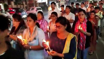 मांगों को लेकर निकाला कैंडल मार्च