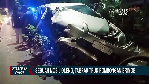Oleng, Mobil Ringsek Usai Tabrak Truk Rombongan Brimob