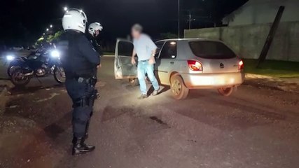 Motorista "sem condições" tem carro desligado por moradores, que acionam GM ao Santa Cruz